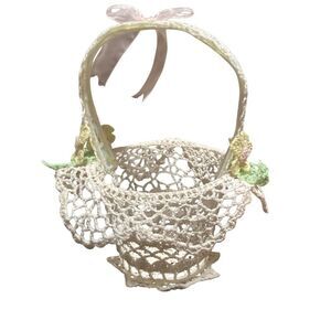 Vintage Handmade Crochet Lace Starched Doily Floral Easter Basket Approx 9" x 7"